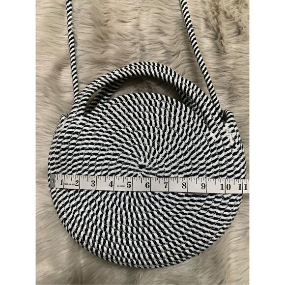Bon Voyage Black & White Swirl Circular Crossbody Bag - Picture 7 of 8